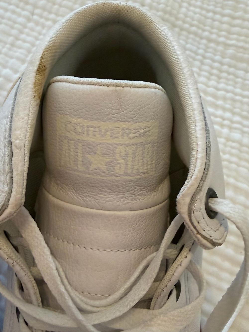 Converse White Leather 3/4 top Sneakers with Red Accent EUC! Mens 9 women’s 11 - Picture 8 of 10